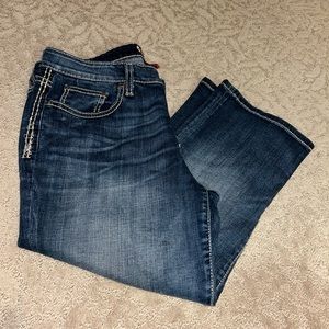 BKE Kate style size 32 blue jeans, pedal pushers